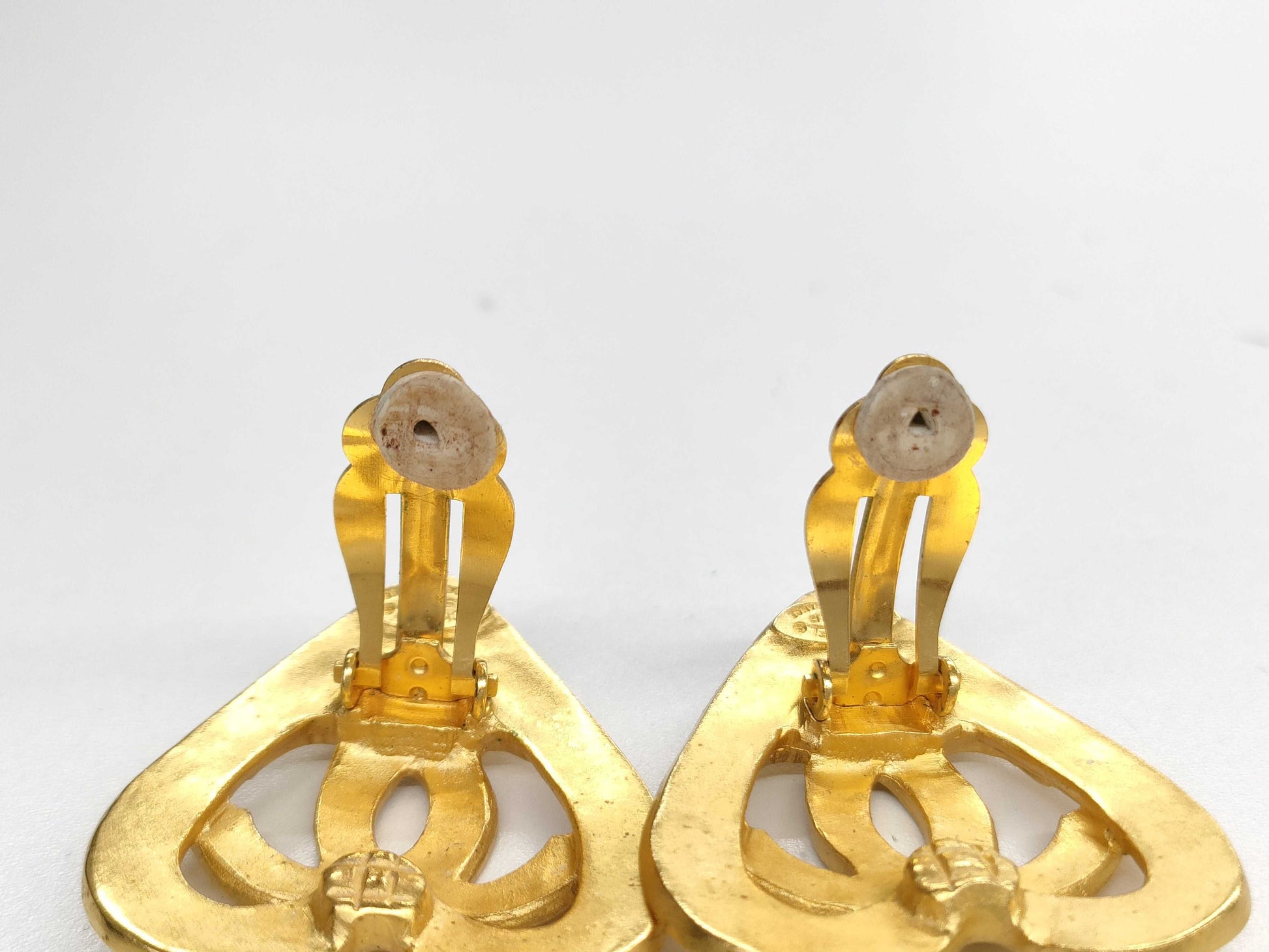 CHANEL 95p Heart Earrings