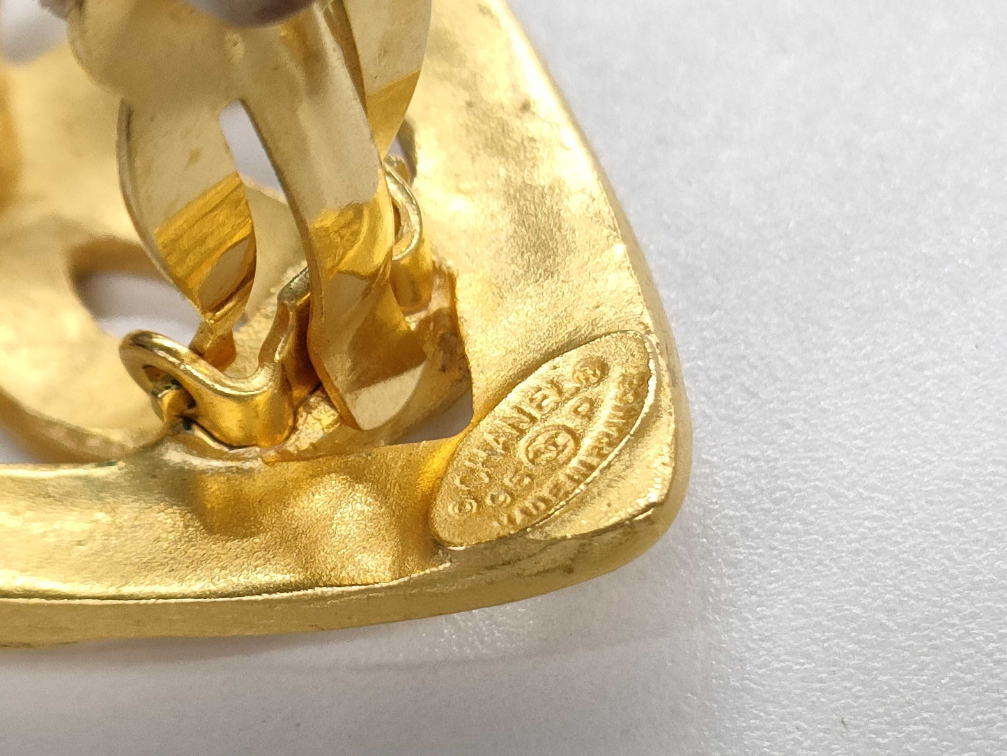 CHANEL 95p Heart Earrings