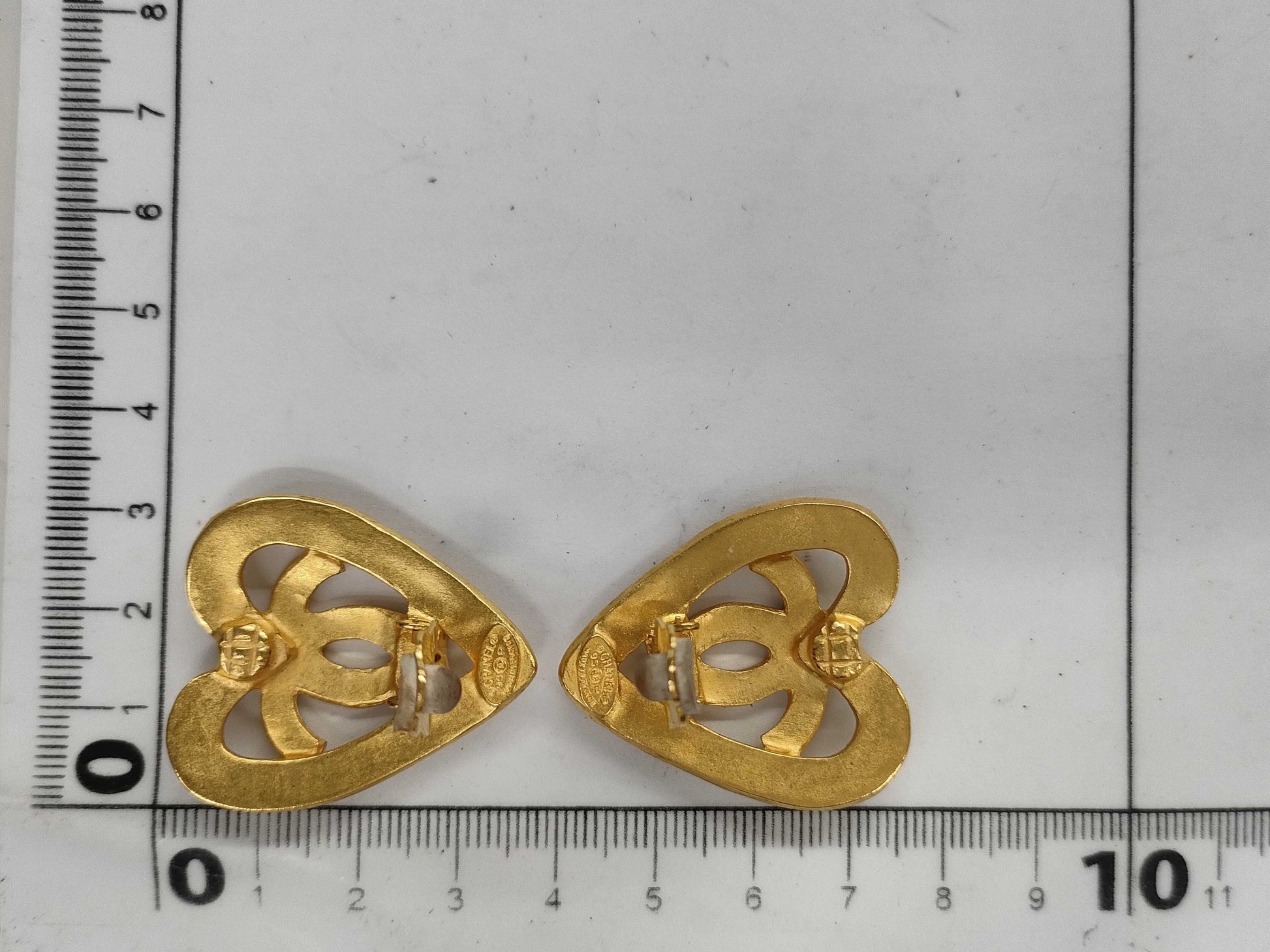 CHANEL 95p Heart Earrings
