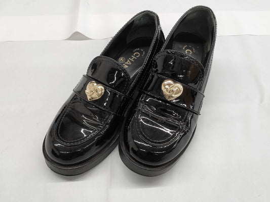 CHANEL Coco Mark Heart Enamel Loafers