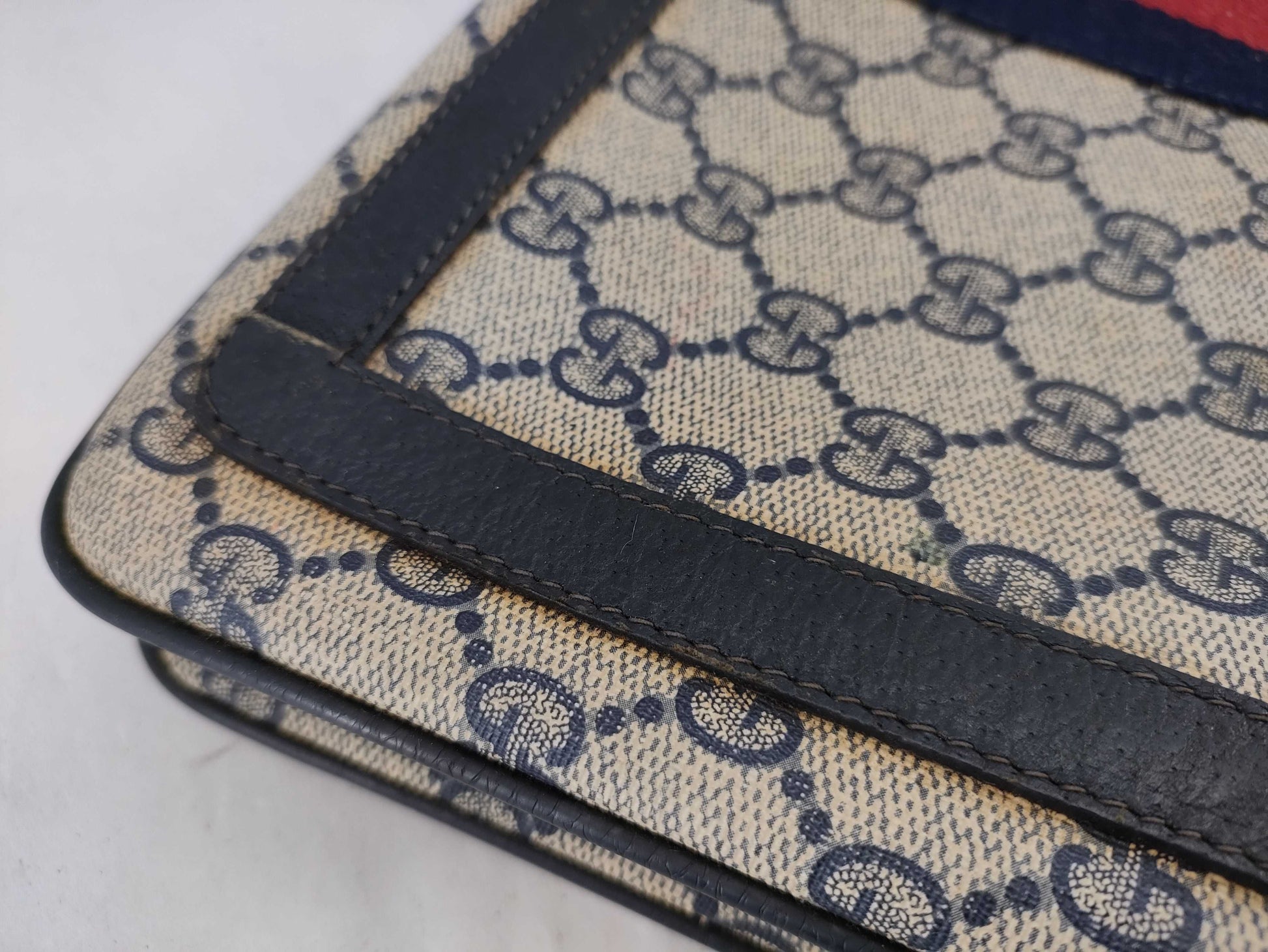 GUCCI GG Supreme Old Gucci Sherry Shoulder Bag