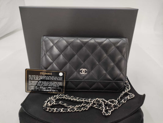 CHANEL Lambskin Chain Wallet with Silver Chain Shoulder Bag