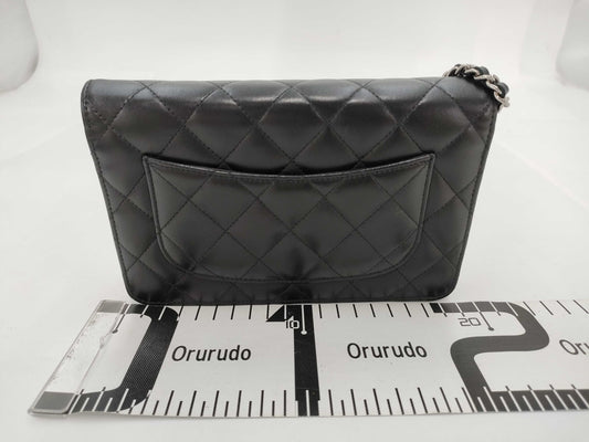 CHANEL Lambskin Chain Wallet with Silver Chain Shoulder Bag