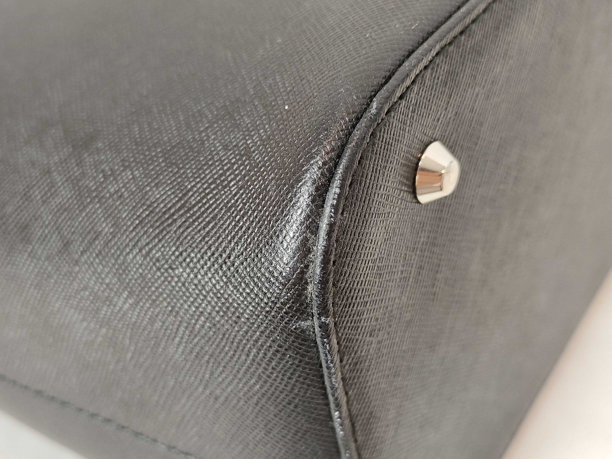 BURBERRY Leather Tote Bag with Interior Pocket and Nova Check