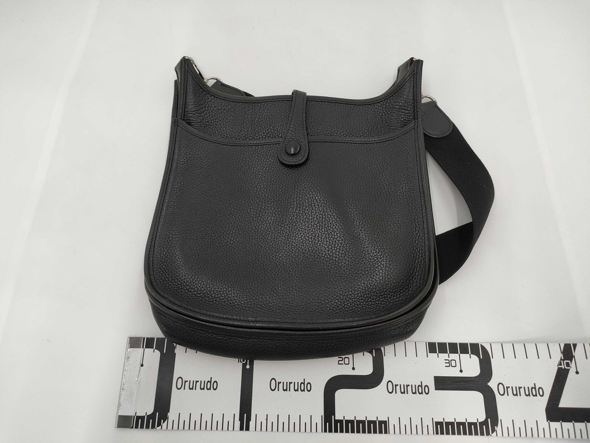 HERMES Evelyn II J engraved shoulder bag