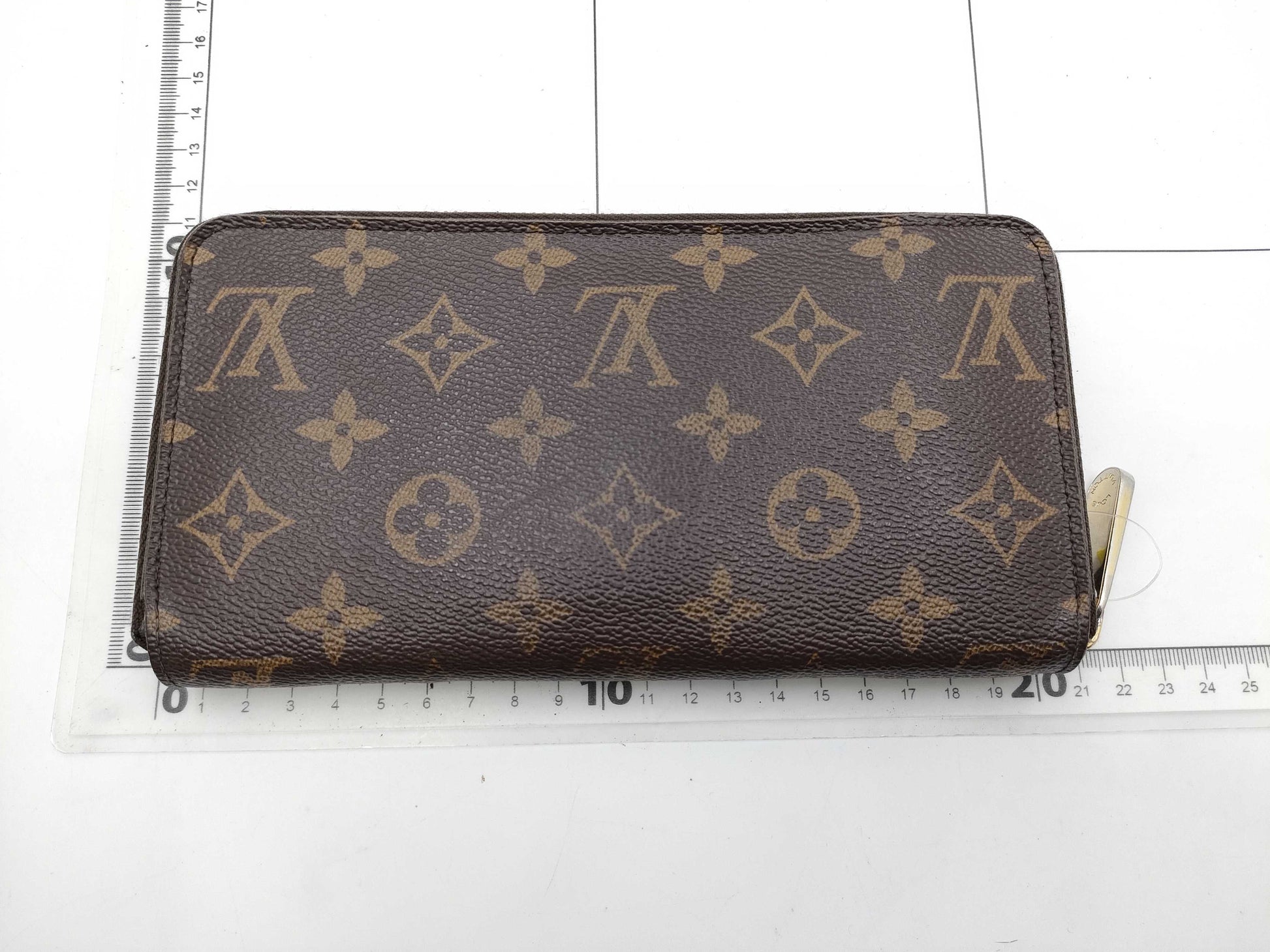 LOUIS VUITTON Monogram Zippy Wallet