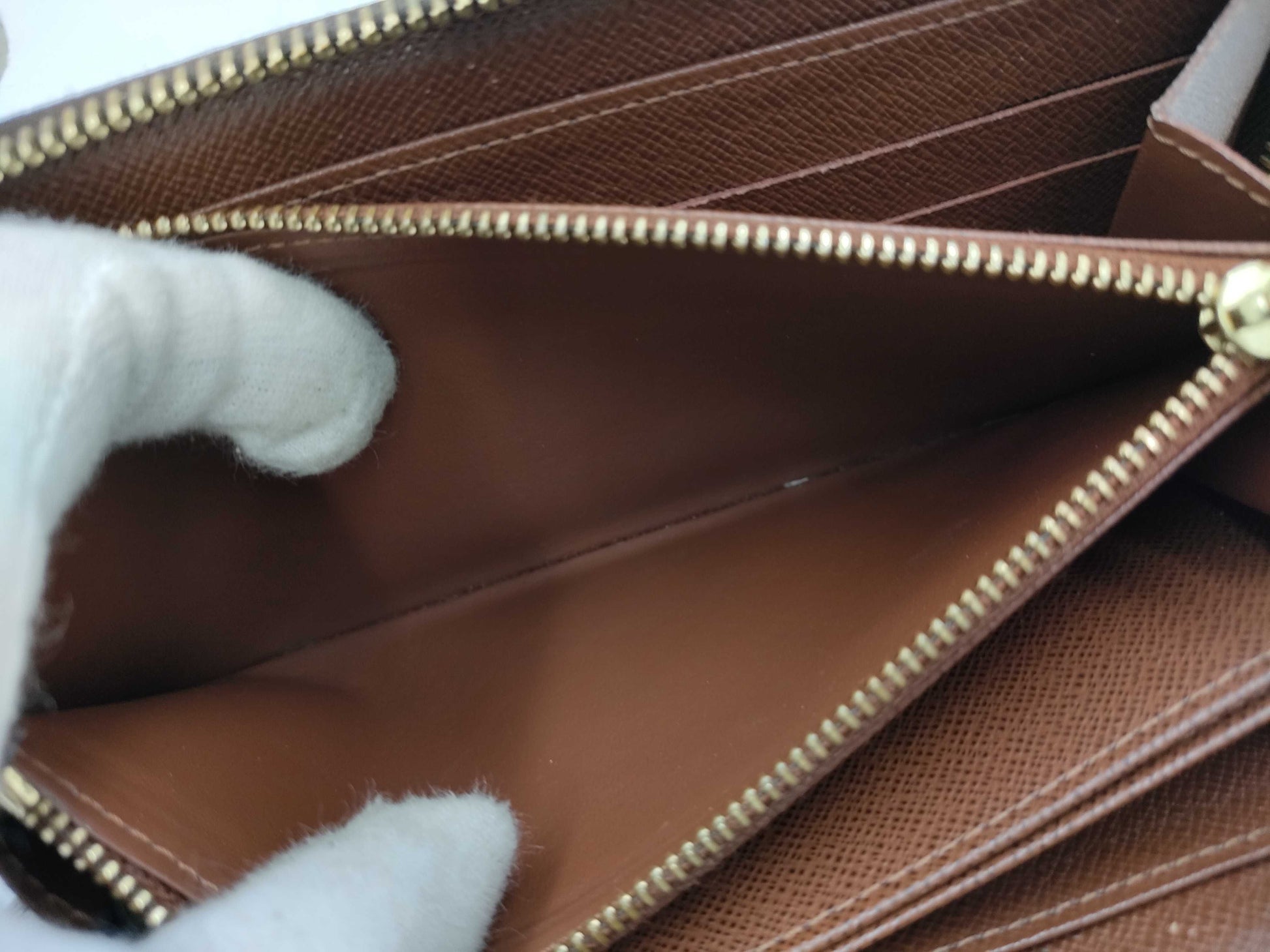 LOUIS VUITTON Monogram Zippy Wallet