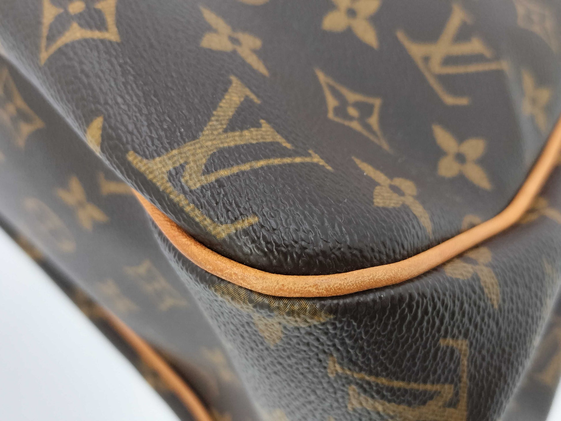 LOUIS VUITTON Batignolles Horizontal Tote Bag