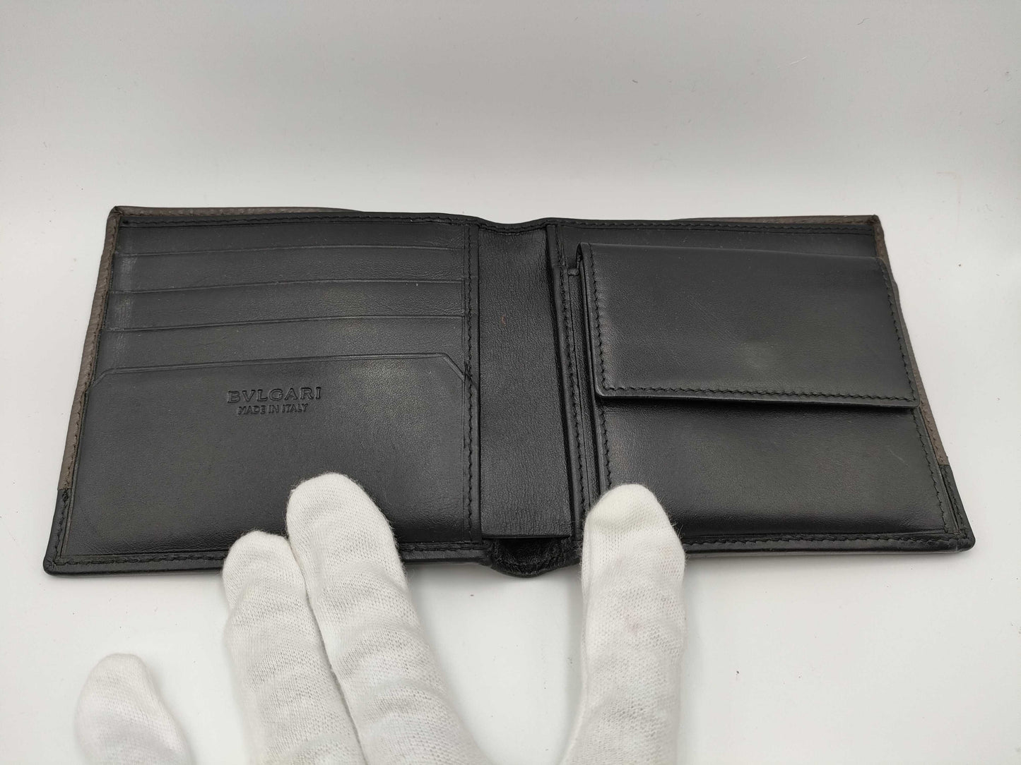 BVLGARI wallet/Calvin Klein sunglasses and other branded accessories Other accessories