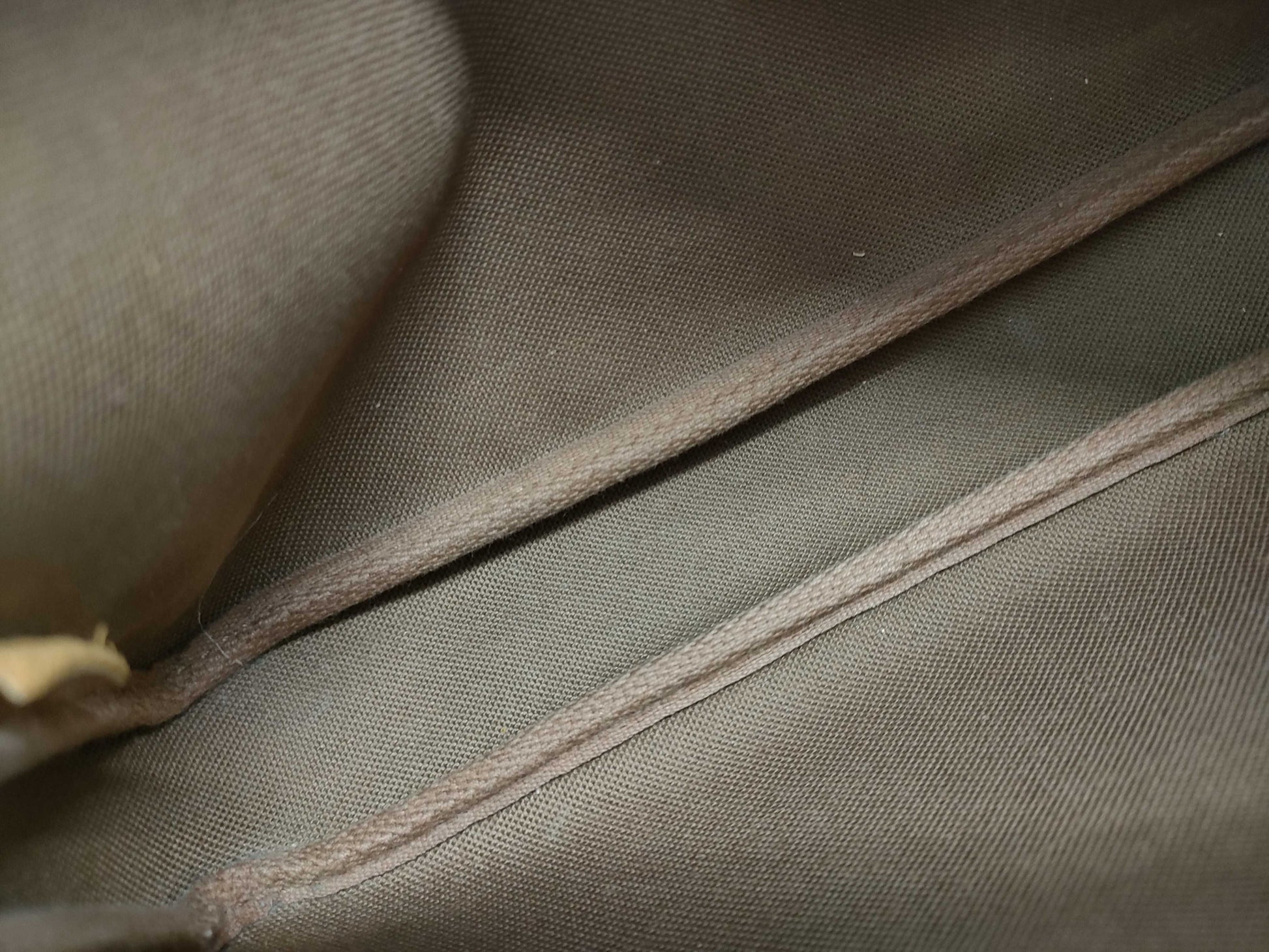 LOUIS VUITTON Monogram M40712 Pochette Accessoires Torn Handbag