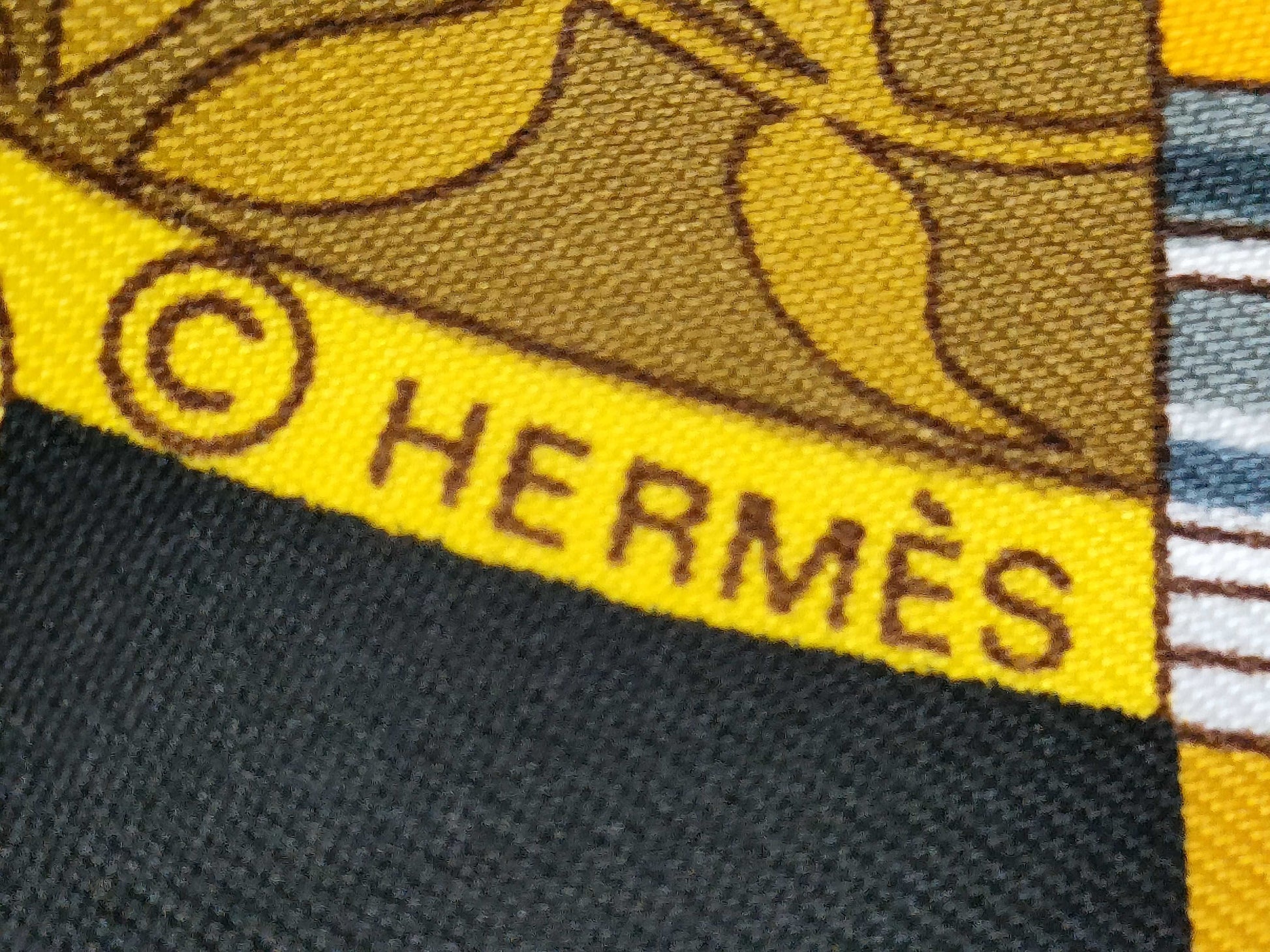 HERMES Carre Music Scarf