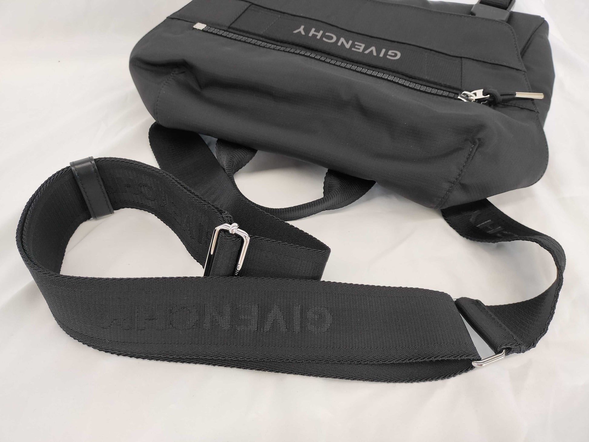 GIVENCHY BKU04BK1RG G-Trek Messenger Shoulder Bag