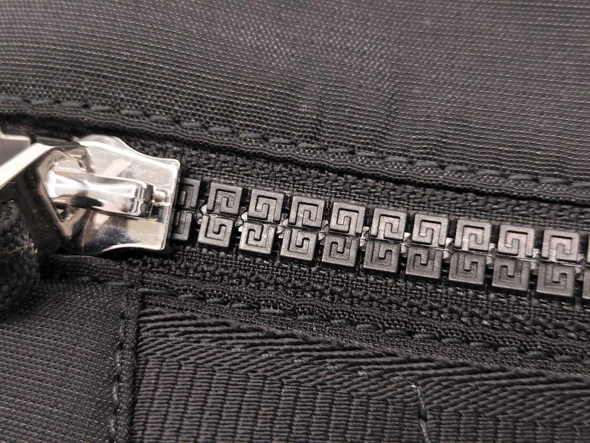 GIVENCHY BKU04BK1RG G-Trek Messenger Shoulder Bag