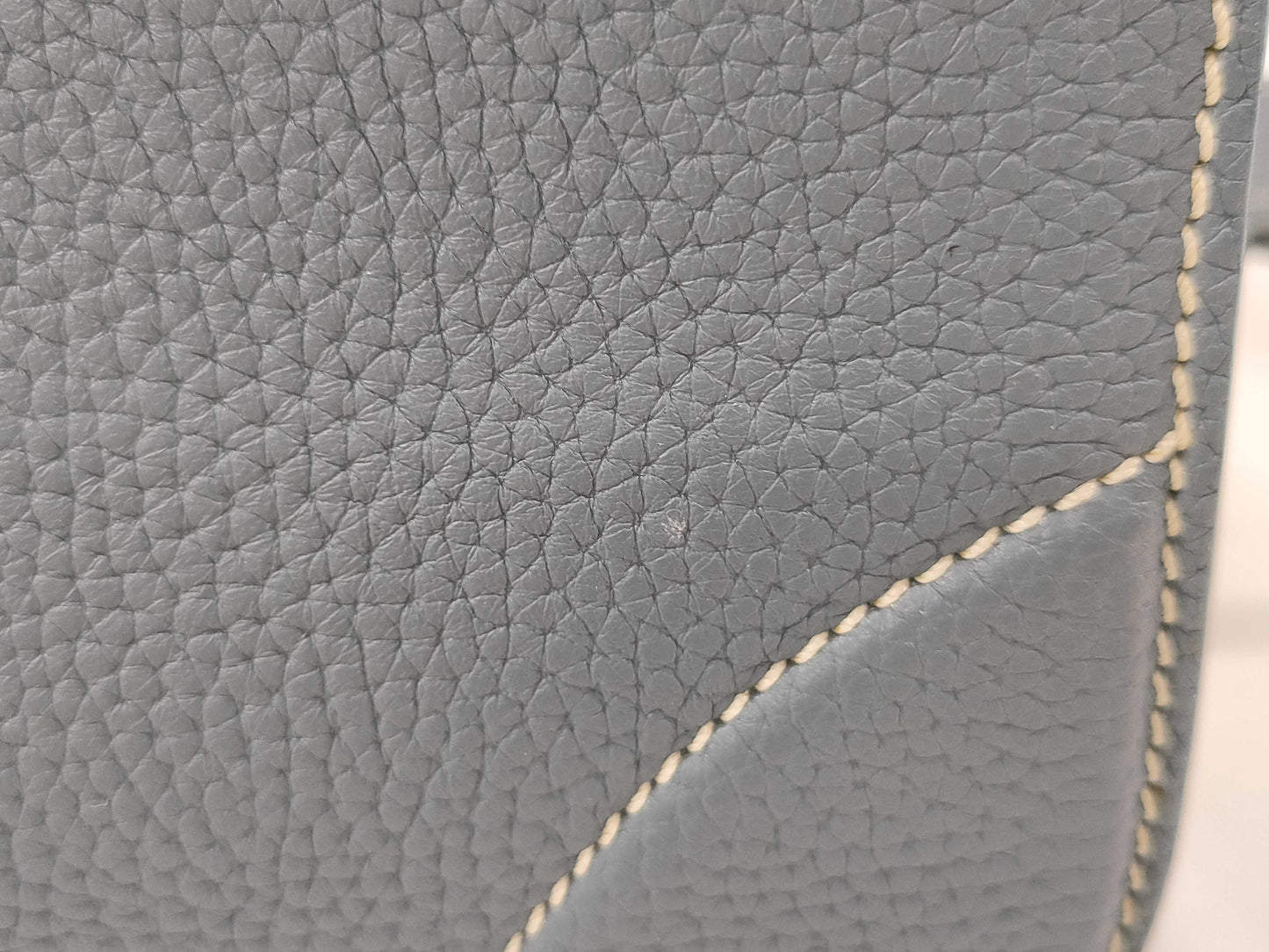 BALLY Leather Shoulder Bag