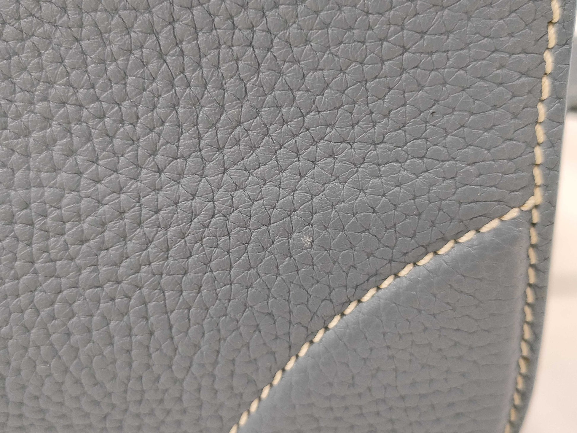 BALLY Leather Shoulder Bag