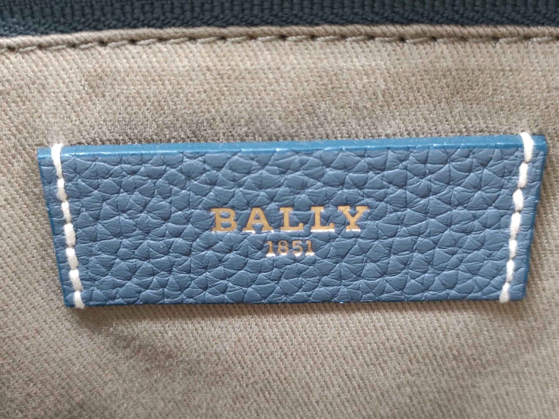 BALLY Leather Shoulder Bag