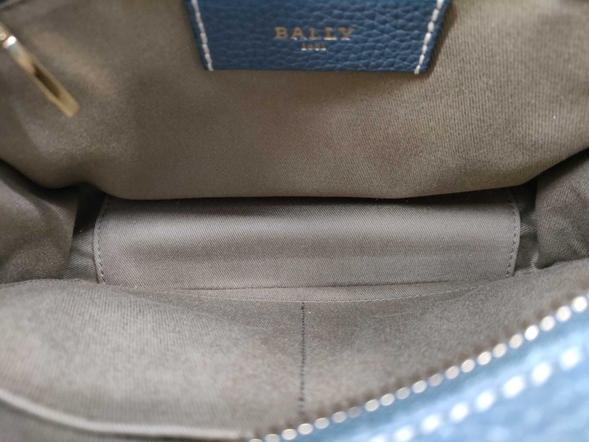 BALLY Leather Shoulder Bag