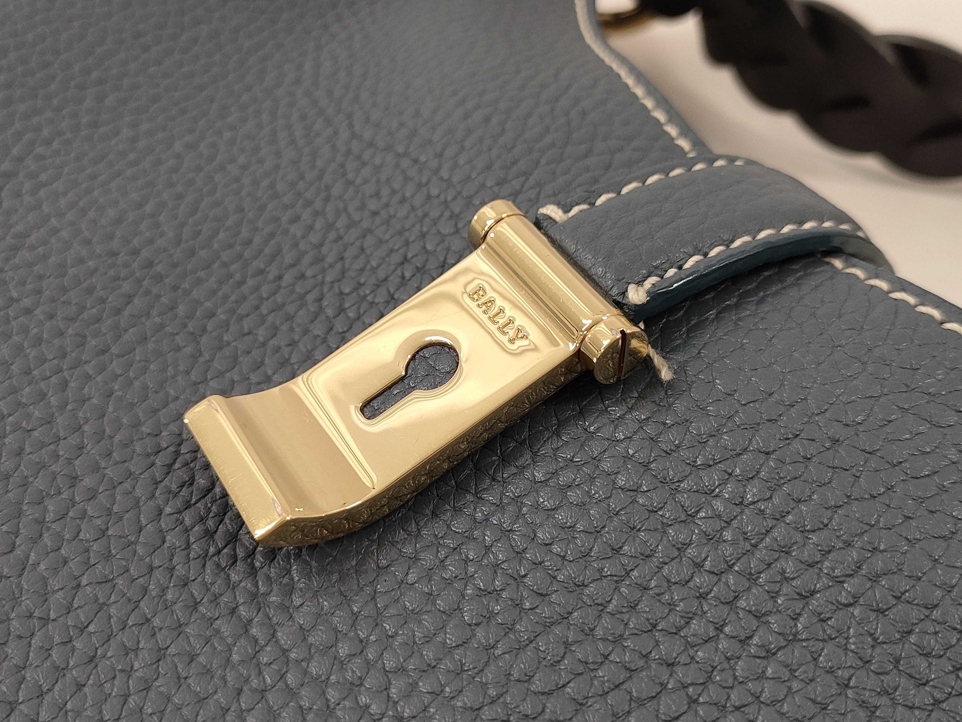 BALLY Leather Shoulder Bag