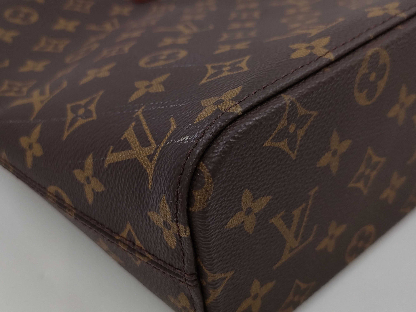 LOUIS VUITTON Monogram Luco 40 Tote Bag