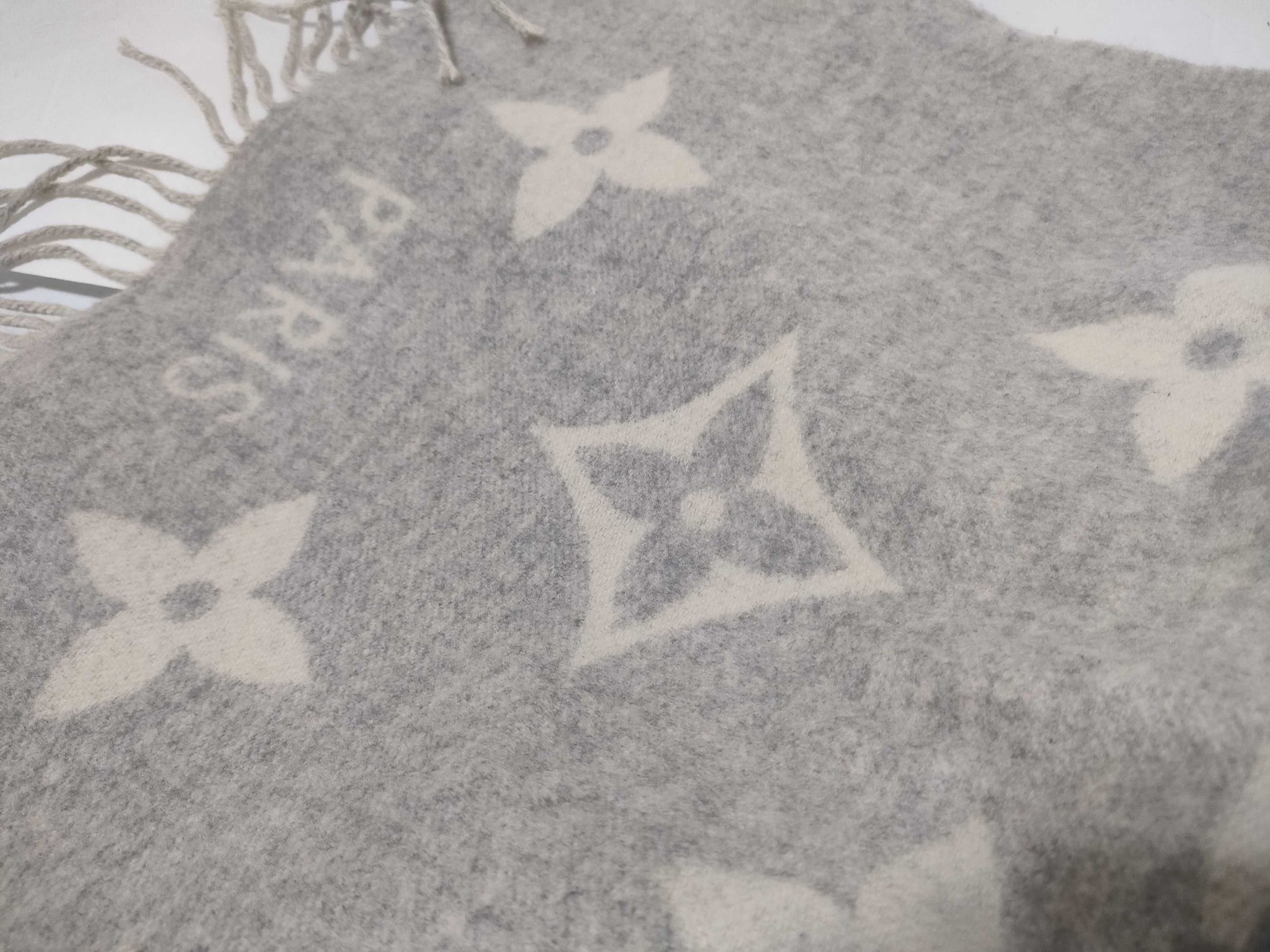 LOUIS VUITTON Stole LV Style Large Scarf