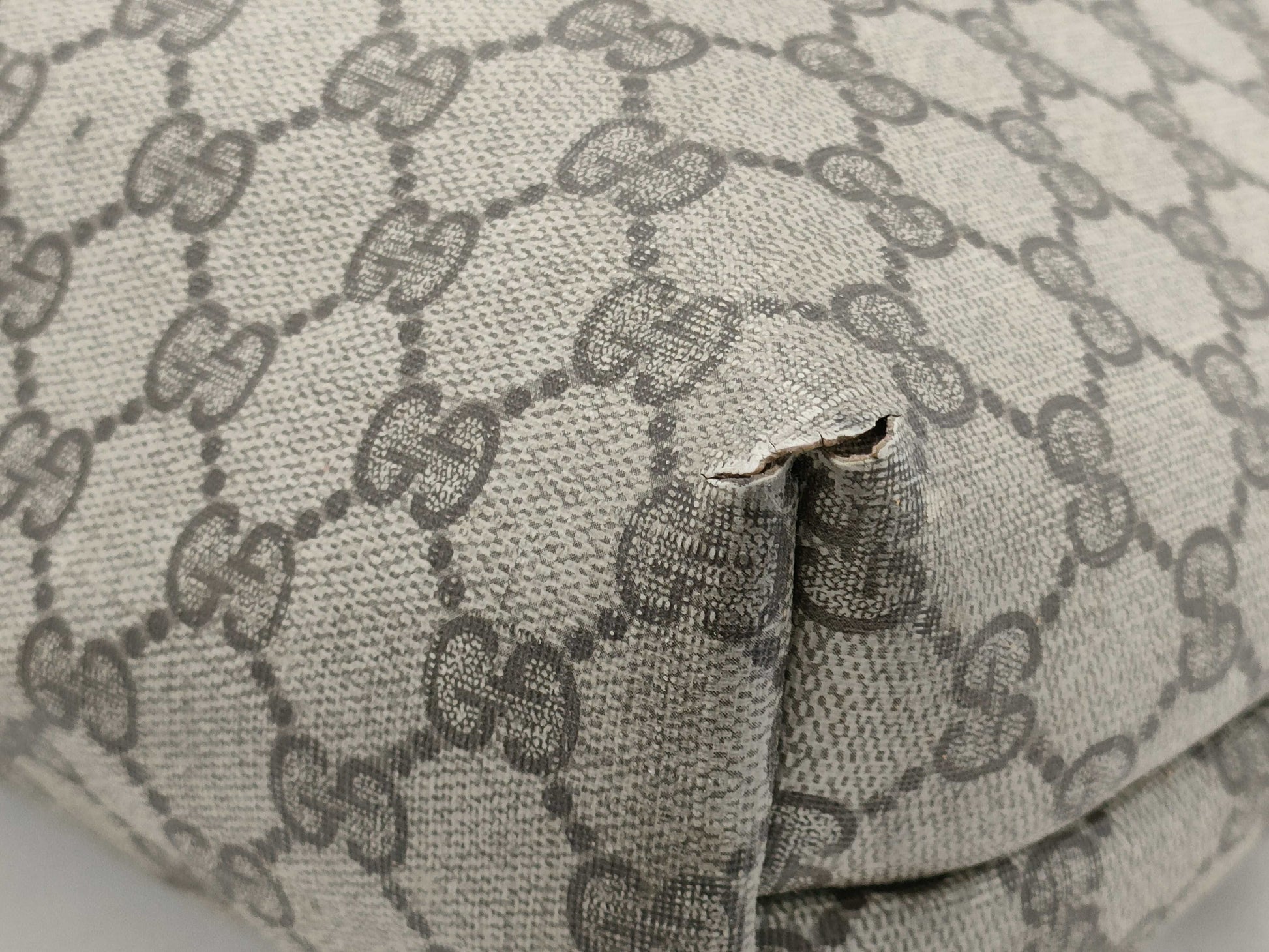 GUCCI GG Supreme Sherry Tote Bag