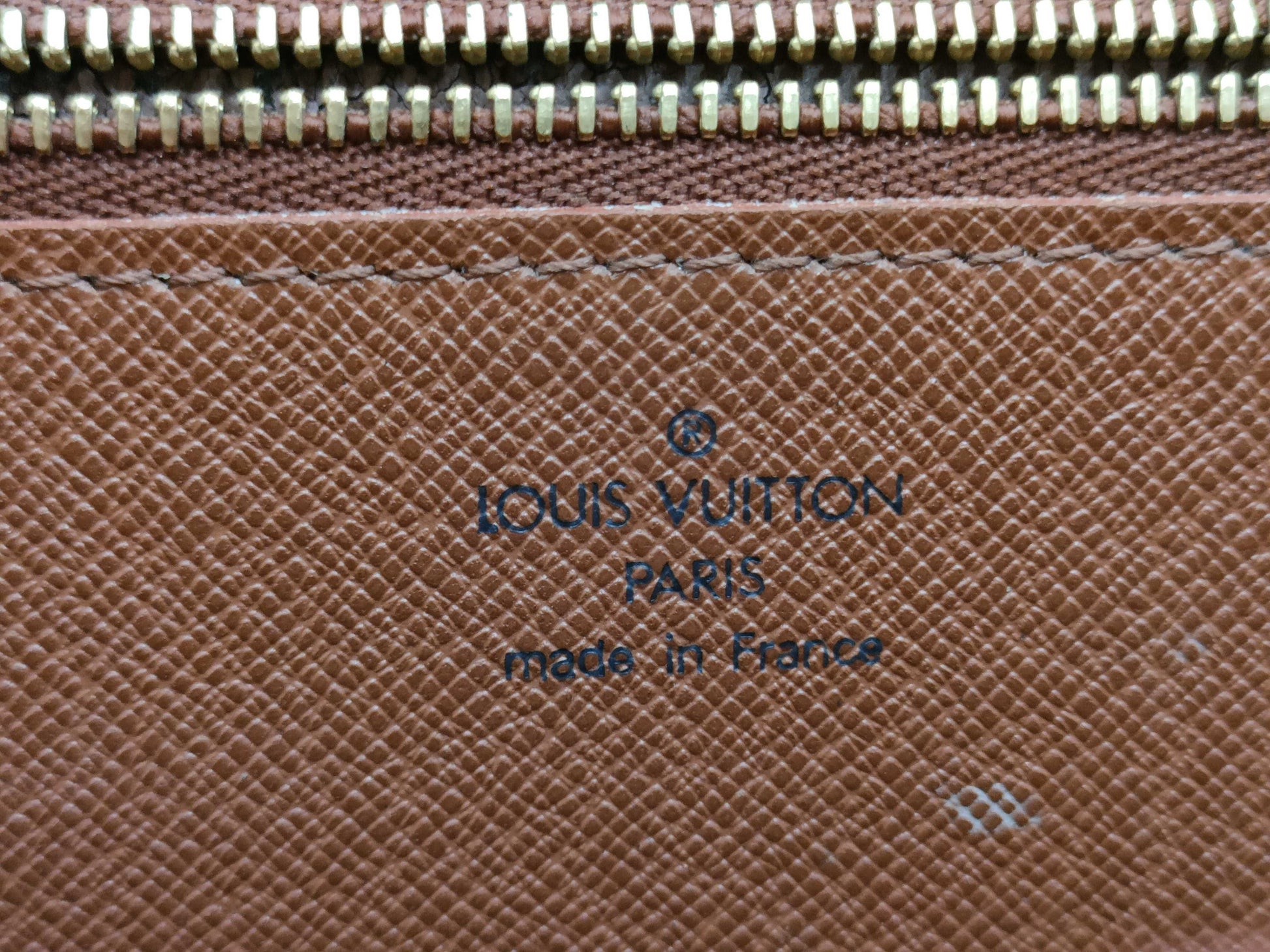LOUIS VUITTON Epi Serie Dragonne Second Bag Clutch Bag Leather Second Bag