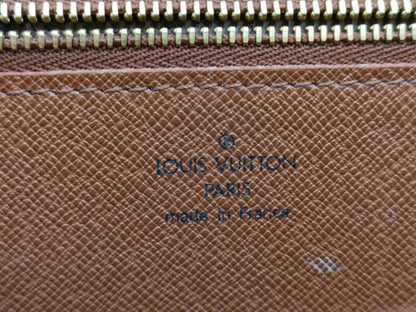 LOUIS VUITTON Epi Serie Dragonne Second Bag Clutch Bag Leather Second Bag