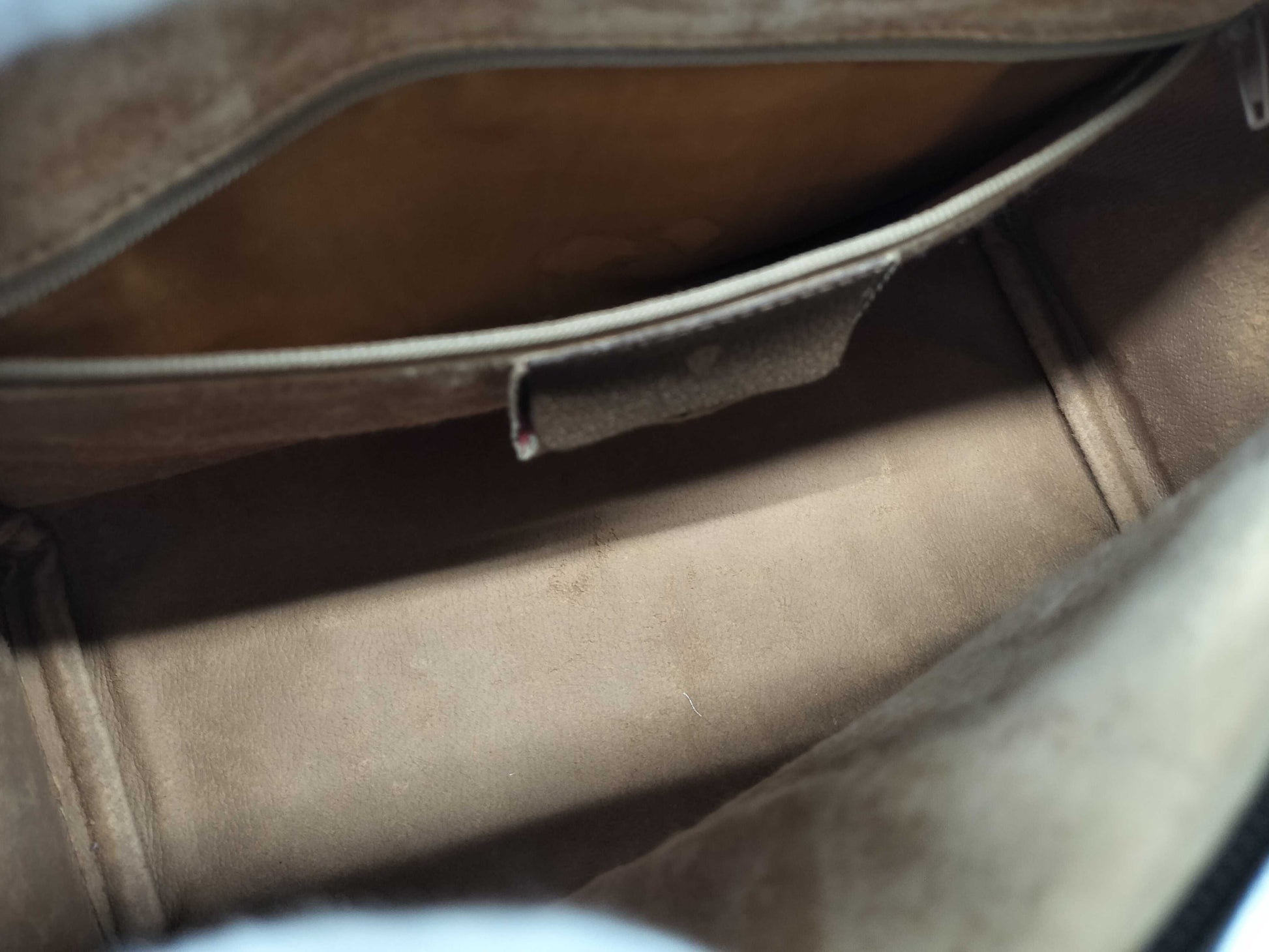 GUCCI GG Supreme Shelly Old Handbag