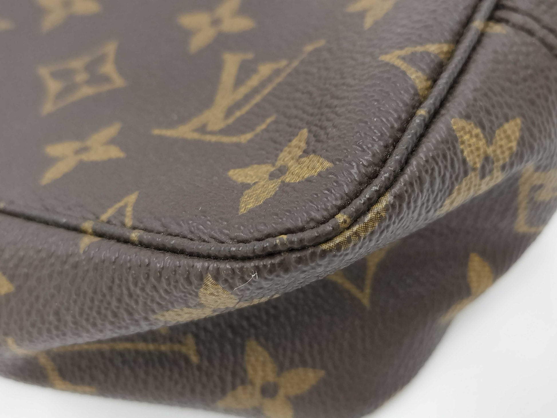 LOUIS VUITTON Monogram True Toilet 23 Pouch