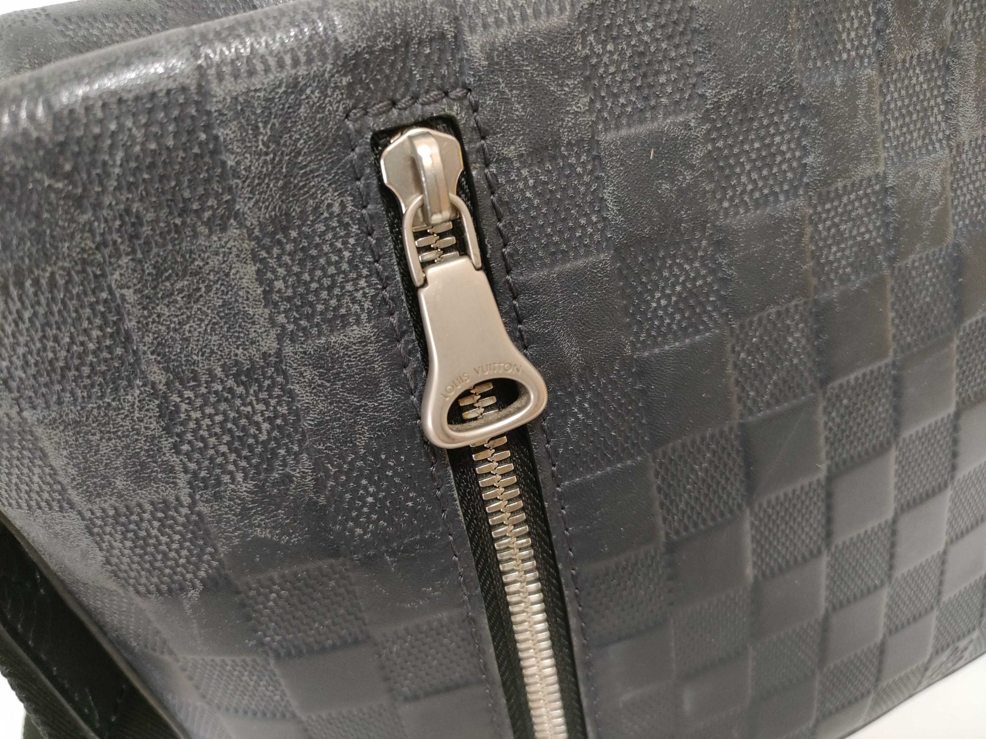 LOUIS VUITTON Damier Infini N42415 Infini Discovery Messenger PM Shoulder Bag