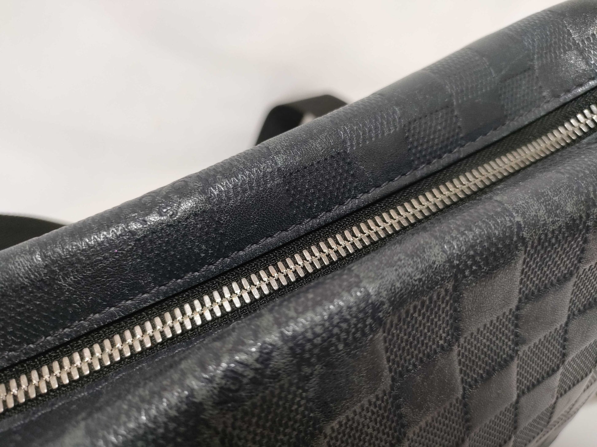 LOUIS VUITTON Damier Infini N42415 Infini Discovery Messenger PM Shoulder Bag