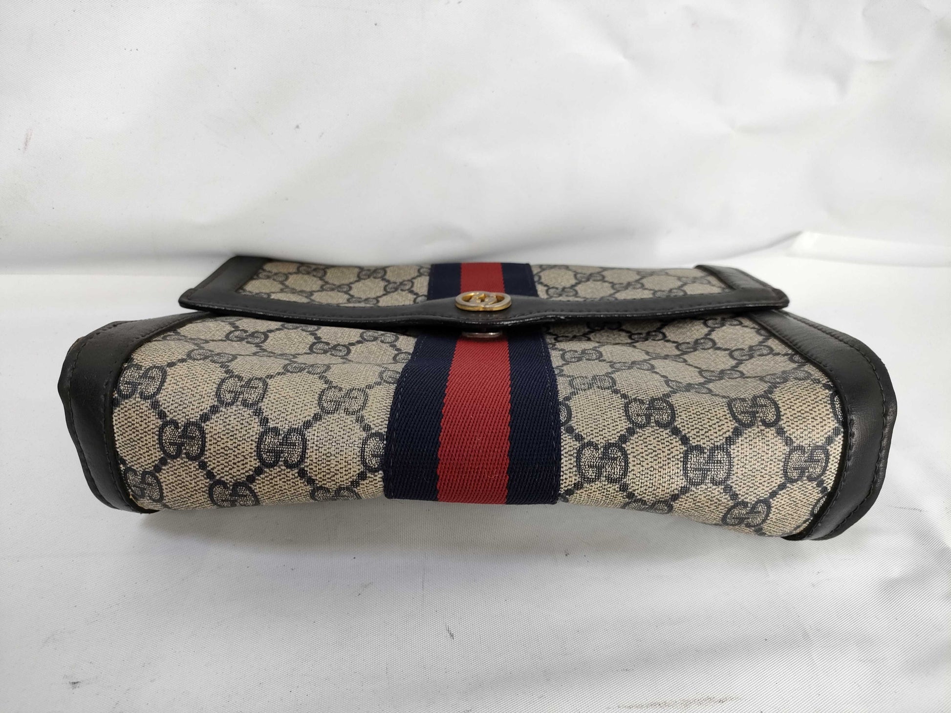 GUCCI GG Supreme Sherry Clutch Bag