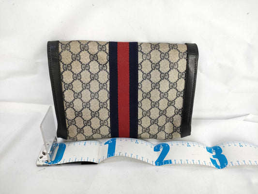 GUCCI GG Supreme Sherry Clutch Bag