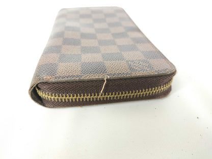 LOUIS VUITTON Damier Zippy Wallet Wallet