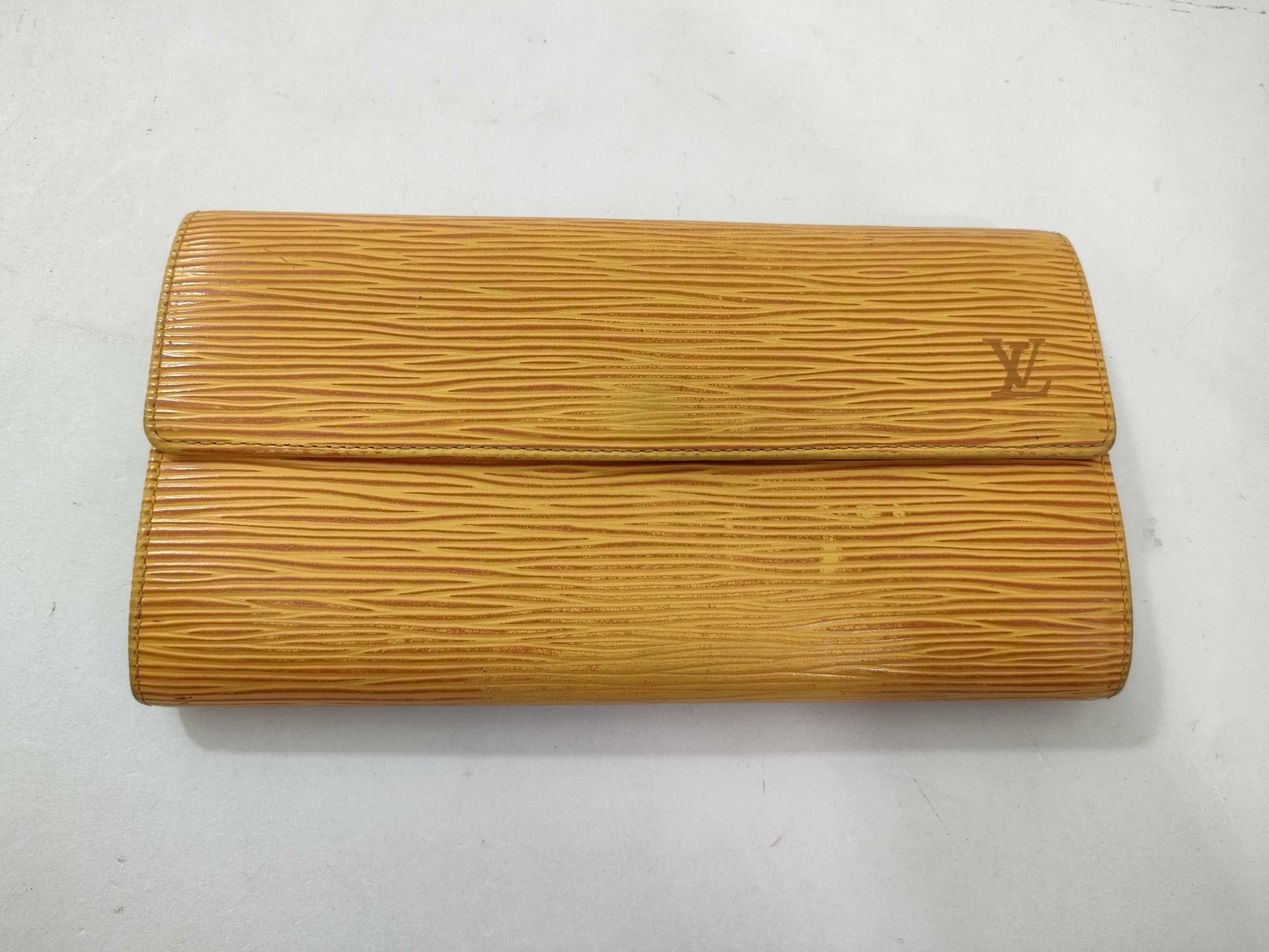 LOUIS VUITTON Epi M60319 Portefeuille Sara Wallet