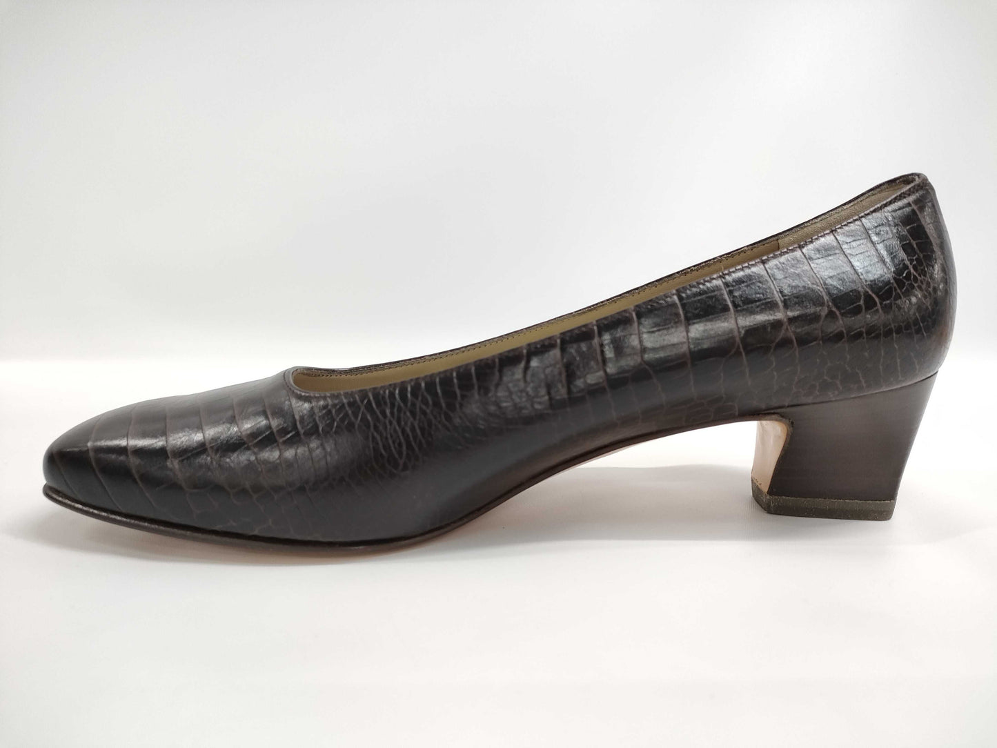 Salvatore Ferragamo pumps in excellent condition