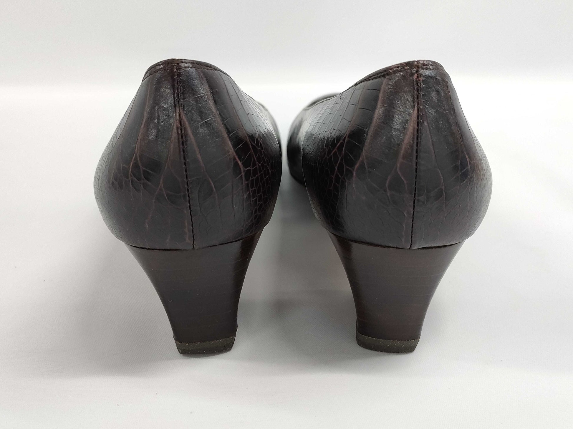 Salvatore Ferragamo pumps in excellent condition
