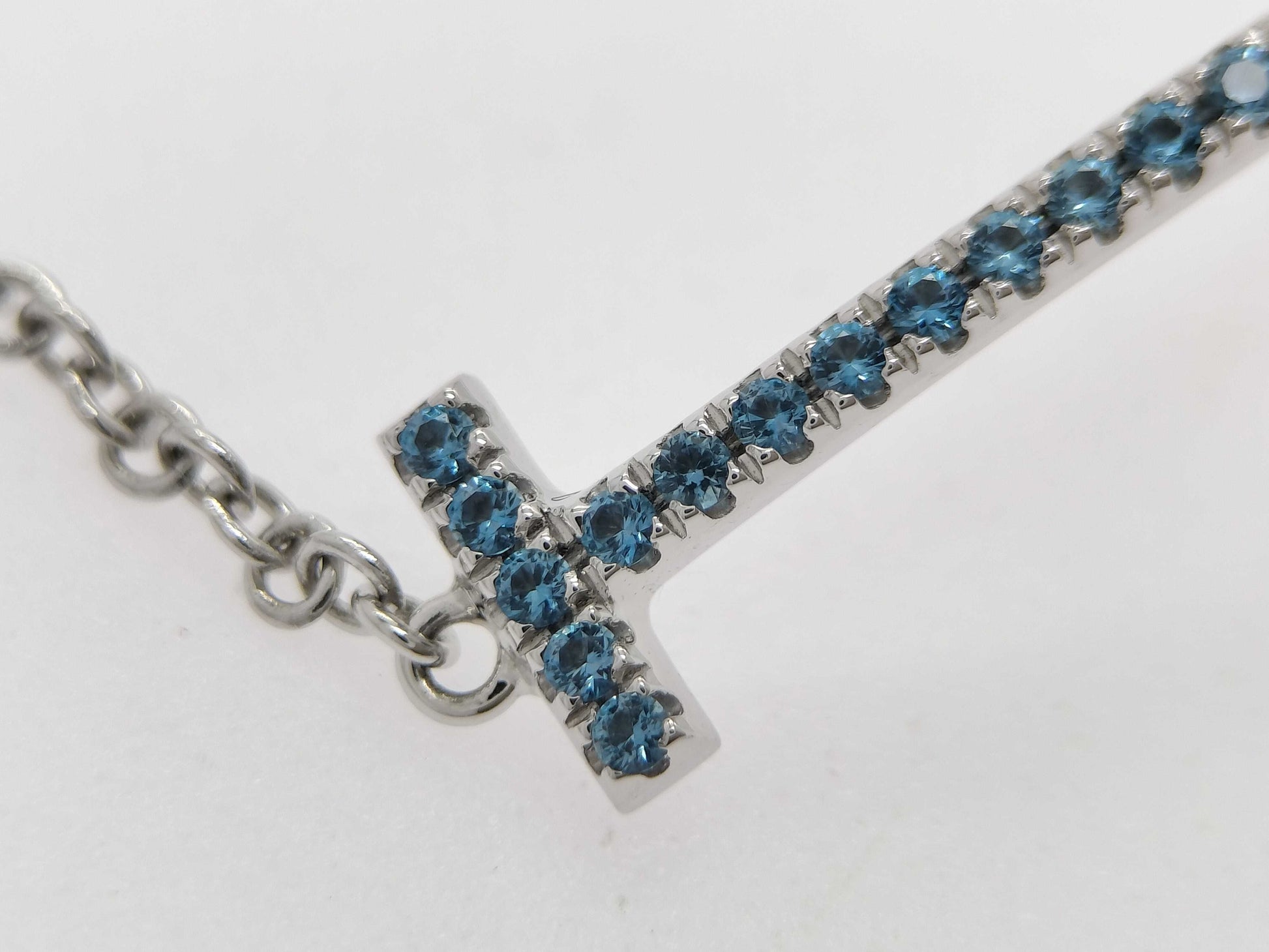 Tiffany & Co. T Smile Small Blue Topaz WG 750 2.7g Bracelet/Bangle 