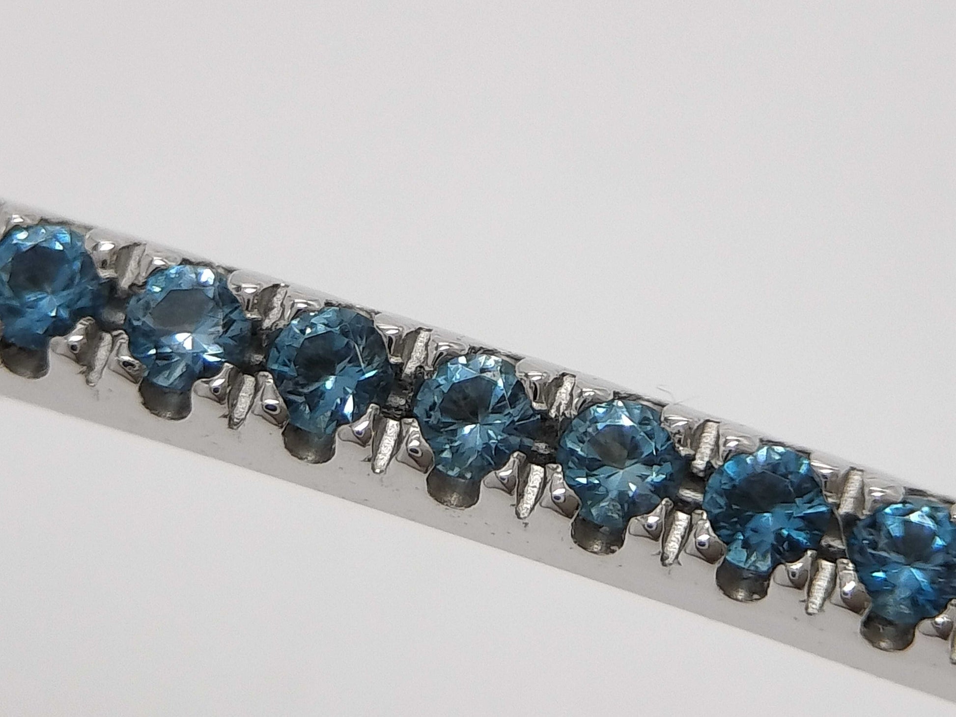 Tiffany & Co. T Smile Small Blue Topaz WG 750 2.7g Bracelet/Bangle 