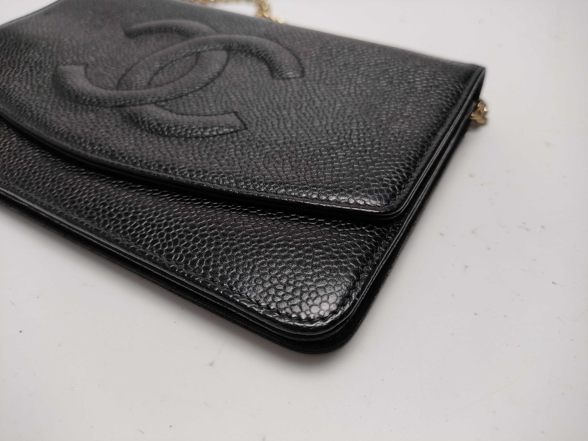 CHANEL Caviar Skin Coco Chain Wallet