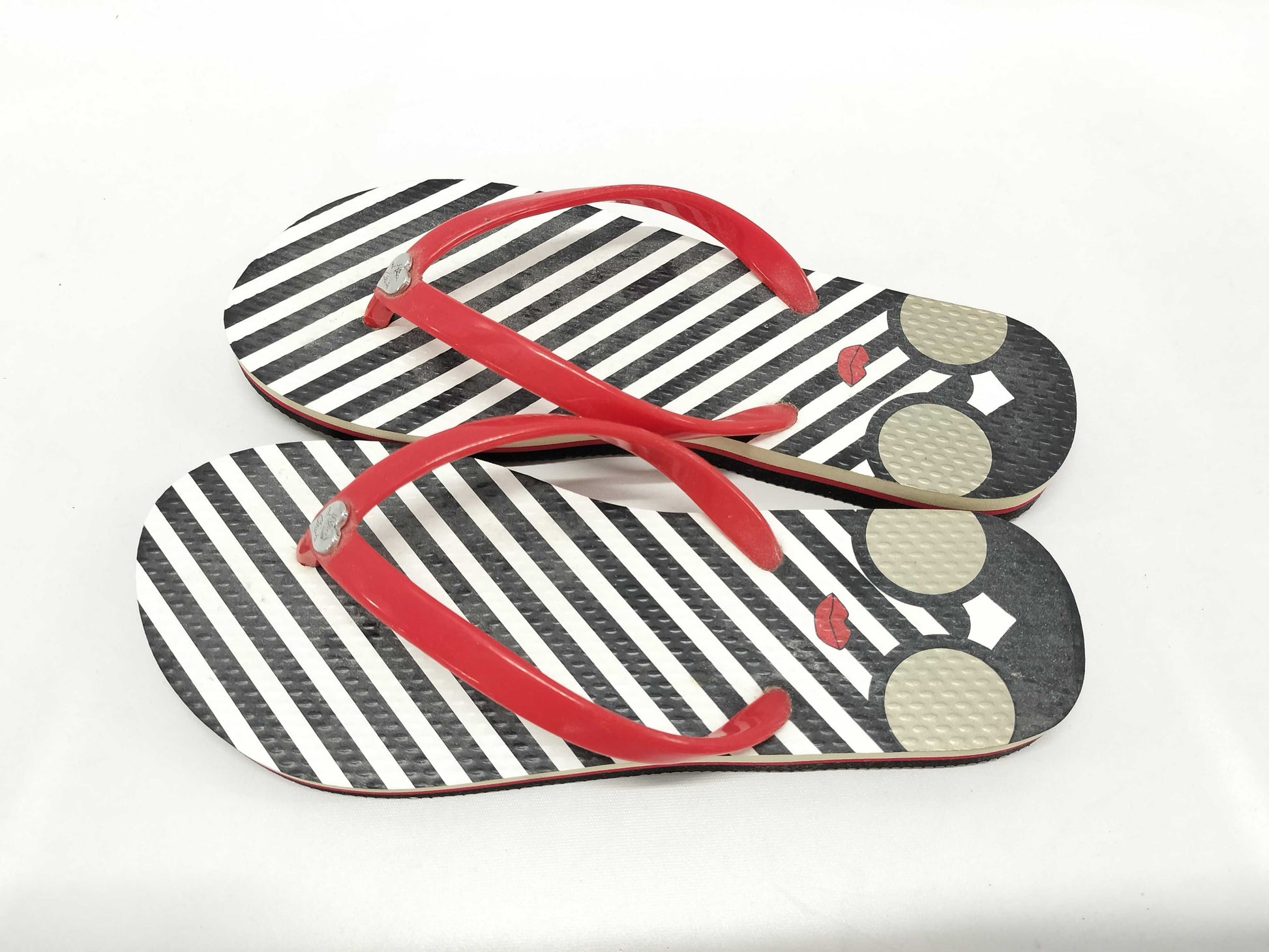 Home storage Alice and Olivia beach sandals