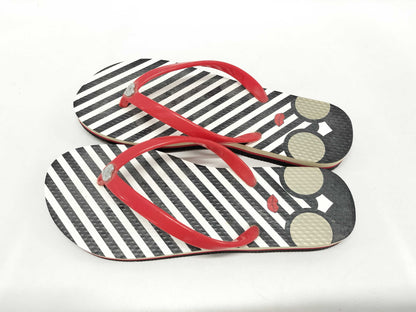 Home storage Alice and Olivia beach sandals