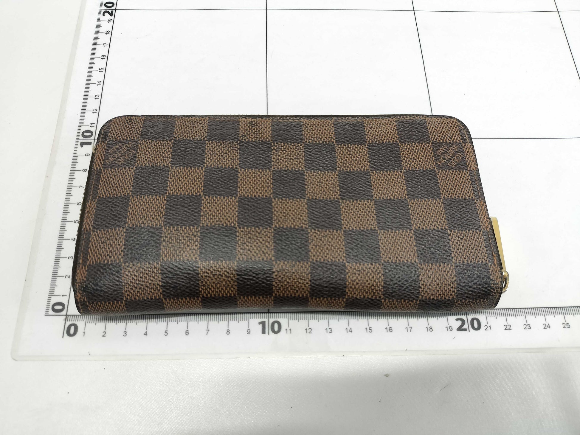LOUIS VUITTON Damier Zippy Wallet