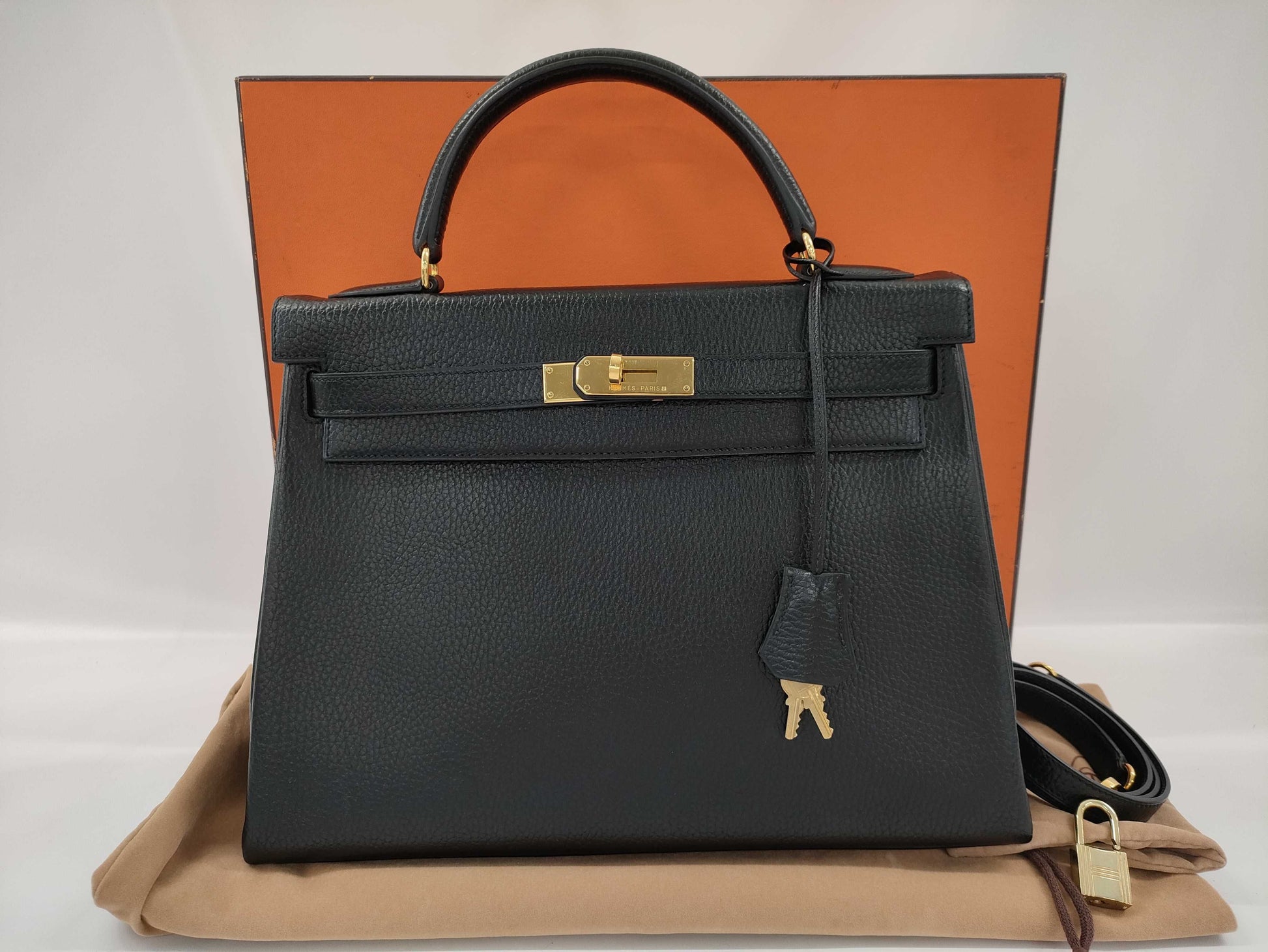 HERMES Kelly 32 Couchvel □A Black Handbag with ST