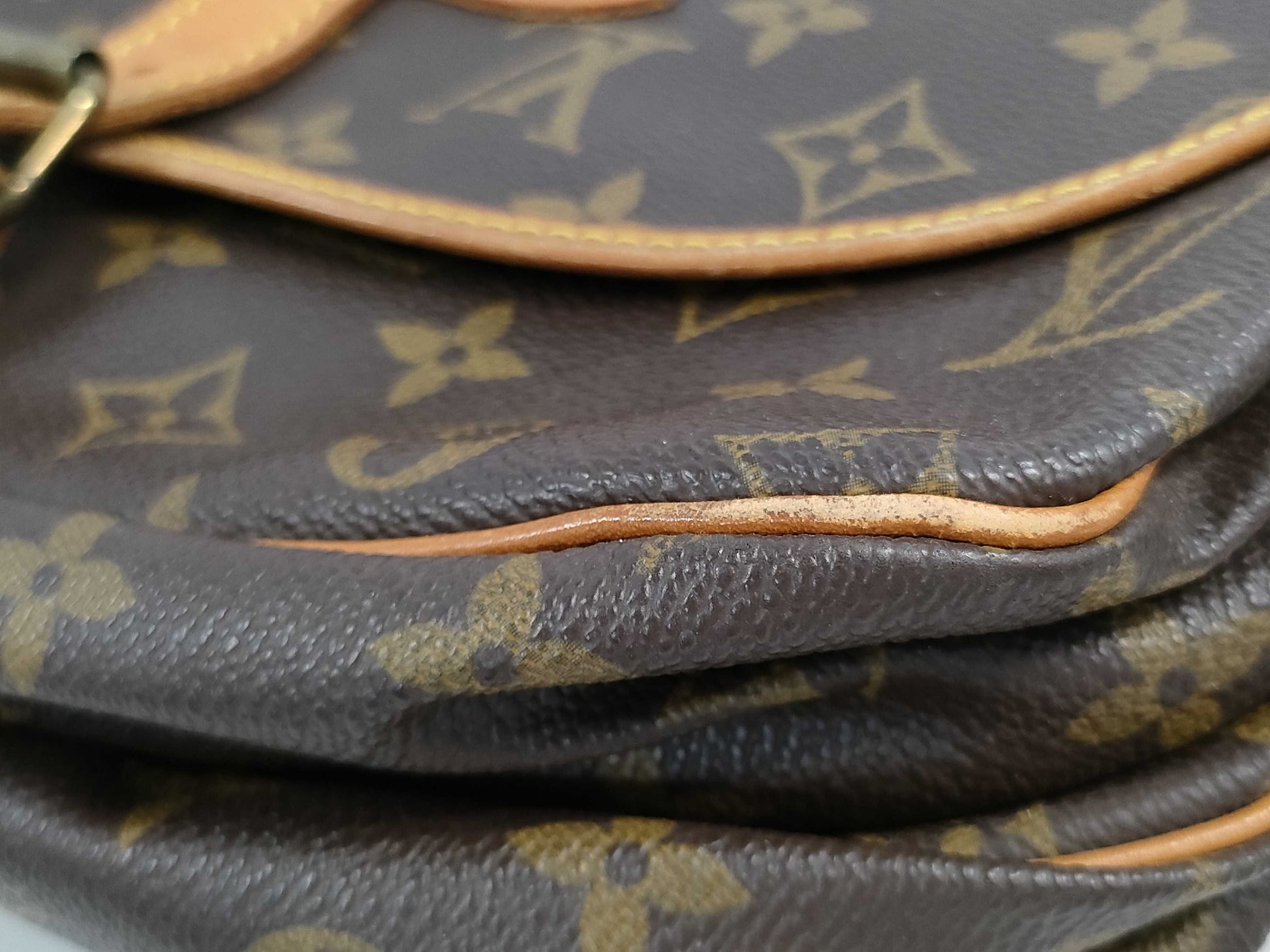 LOUIS VUITTON Monogram M42254 Saumur 30 Shoulder Bag