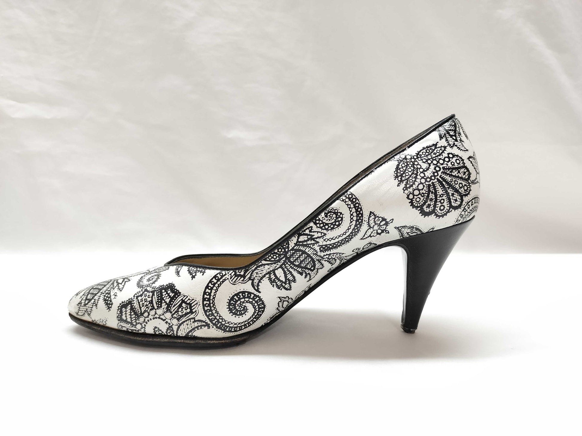 VERSACE Heel/White/Patterned Pumps