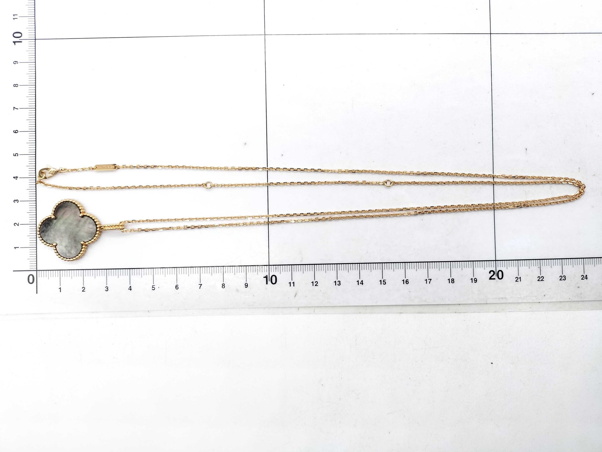 Van Cleef & Arpels Magic Alhambra Mother of Pearl Necklace in PG and Au750, 16.0g 