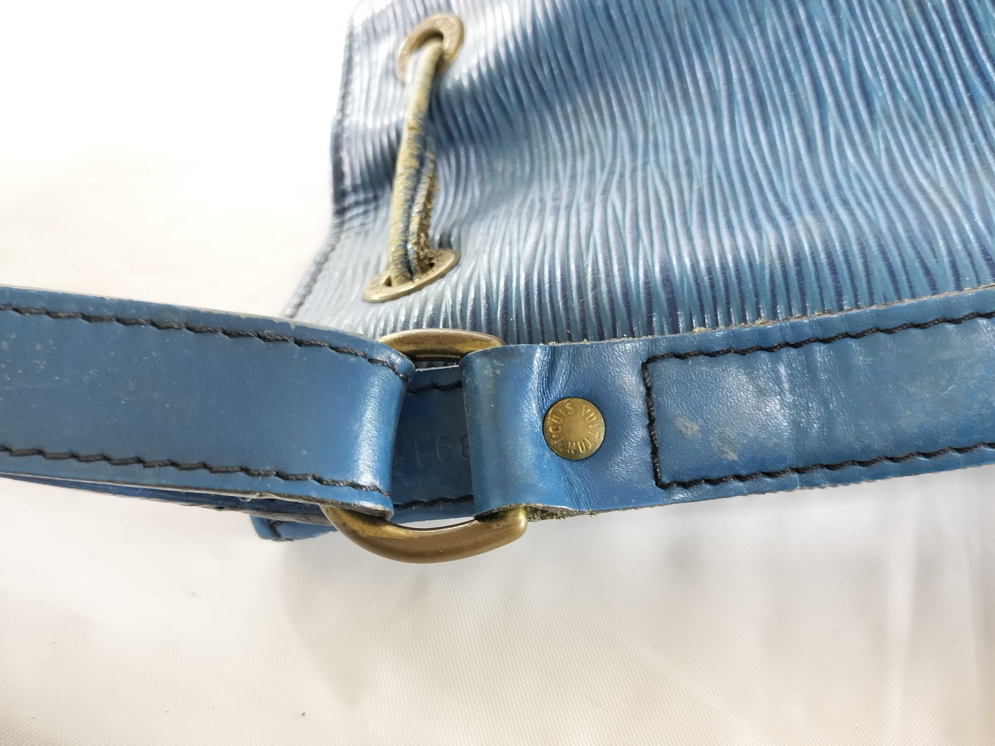 LOUIS VUITTON Epi Petit Noe Tote Bag