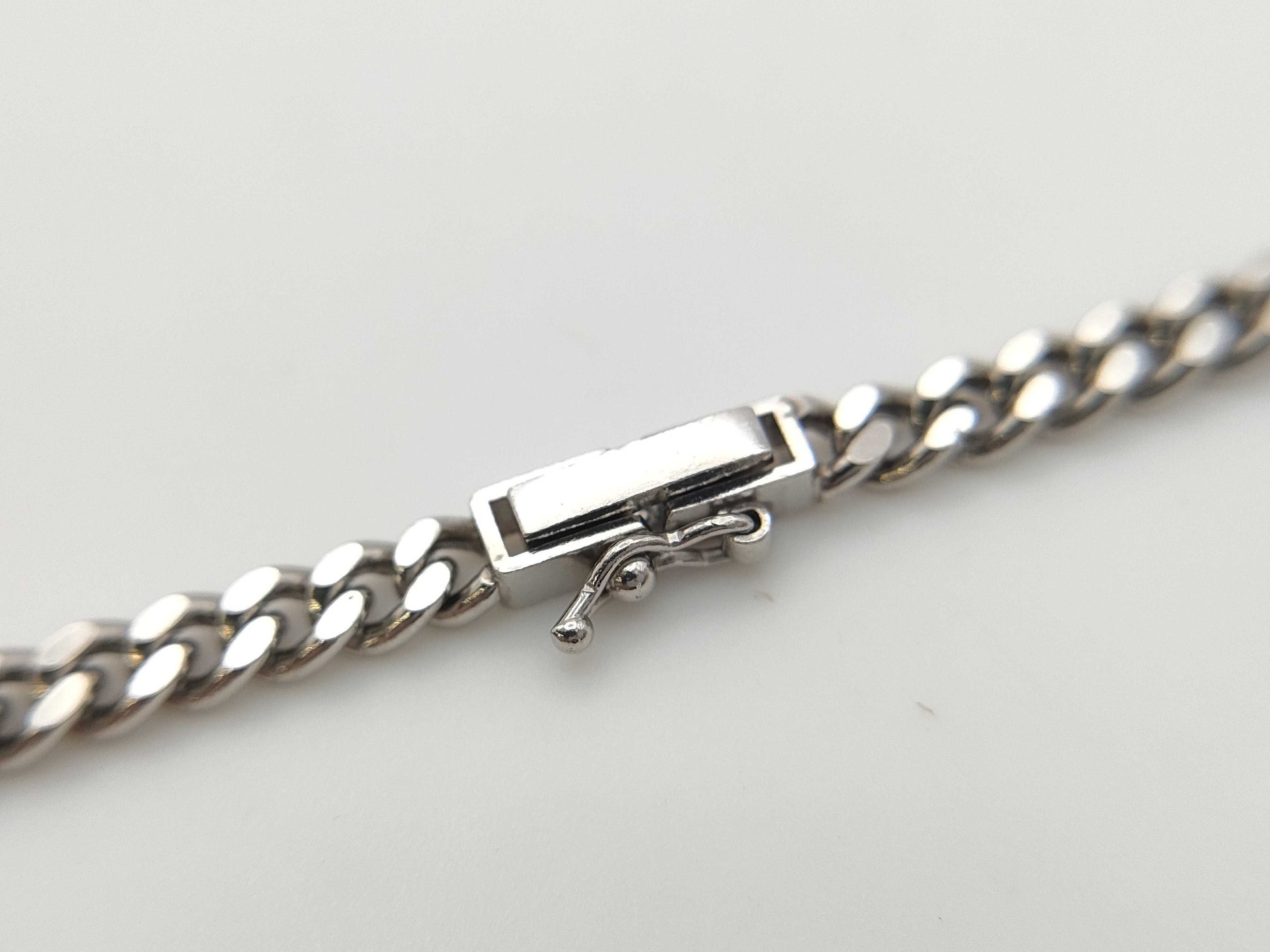 Kihei Double-Sided Single Pt850 30.6g Necklace 
