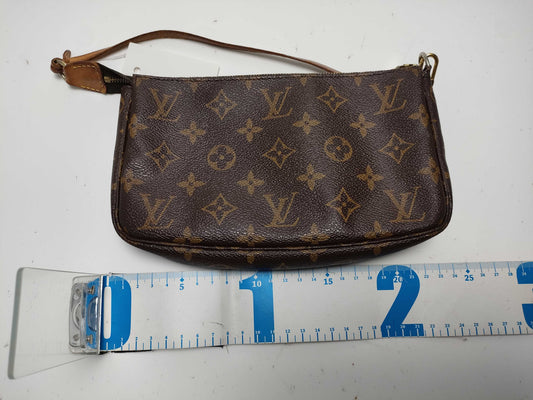 LOUIS VUITTON Monogram Accessoires Pouch